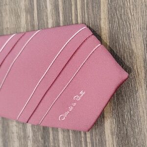 Oscar de la Renta necktie pink with striped design